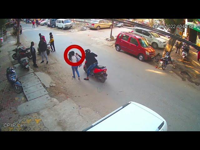 Holi (CCTV mai ked hue live chori)aman beniwal ne range hath pakda..