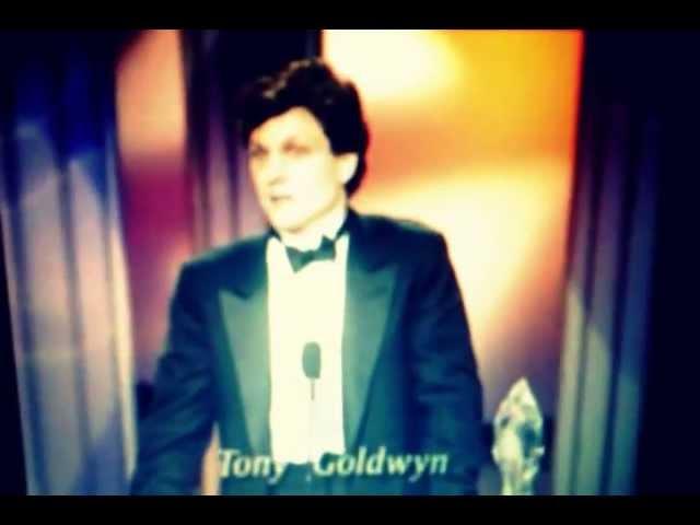 Tony Goldwyn accepts award