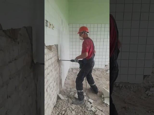 Демонтаж штукатурки. Промышленный демонтаж. Подготовка помещения к капитальному ремонту #нужныелюди
