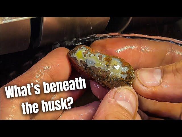 Grinding the Husk off an Agate.. What's inside?!