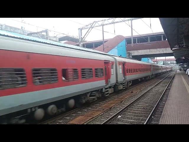 22110 Up Balharshah - Mumbai LTT SF Express Passing Dombivli