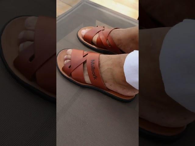 Para um inverno com temperaturas acima da média, nada melhor que chinelo em couro Malbork #shorts