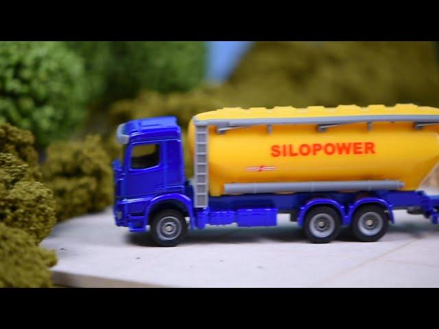 Siku - Truck With Feedstuff Silo - 1809 - Review