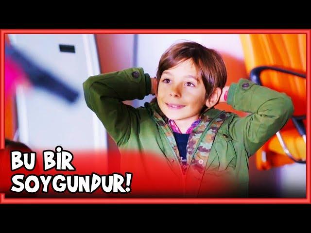 Mehmetcan Soyguncuları Birbirine Düşürdü! - Küçük Ağa Özel Klip