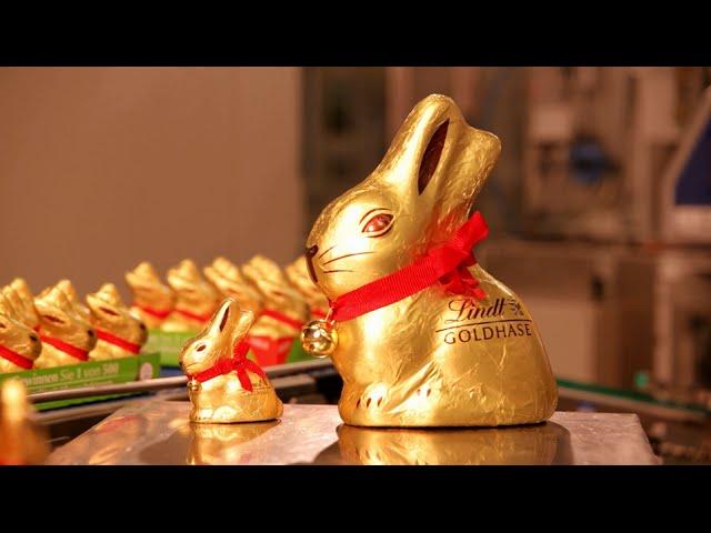 Produktion des Lindt Goldhasen