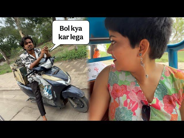 Ginni ko line maar raha hai ladka  | Pakad liya