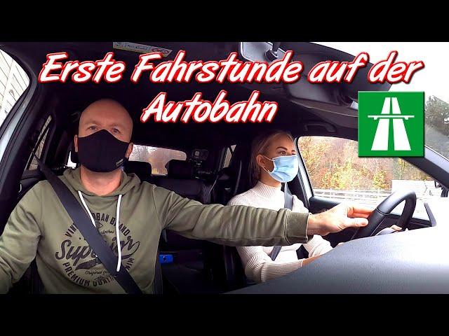 Erste Fahrstunde auf der Autobahn mit Maria