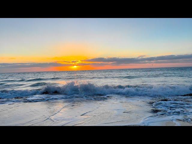 Beautiful Sunrise at the Beach | 4K Ultra HD