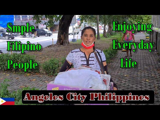 SIMPLE FILIPINO PEOPLE ENJOYING EVERYDAY LIFE : ANGELES CITY PHILIPPINES