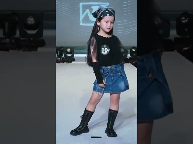 a kid model #catwalk #childmodel #model #fashionshow #shorts