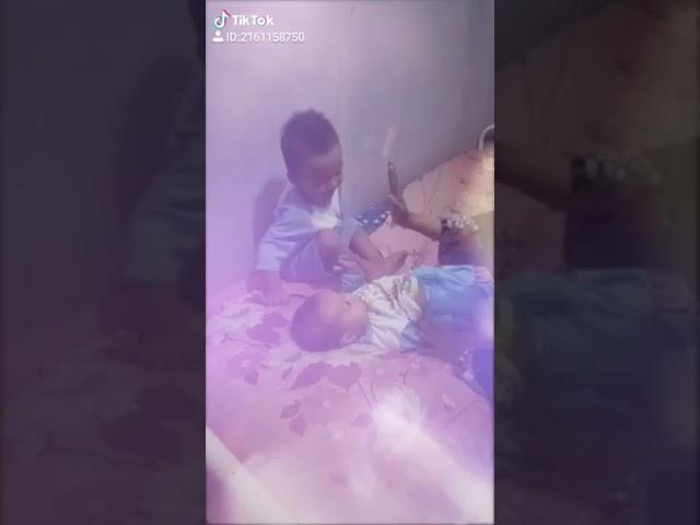 Pas adek Damian LG sakit Mama's nemenin