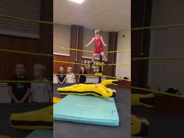 Frog splash Training - Sub Force Arnie Wrestler - WWE