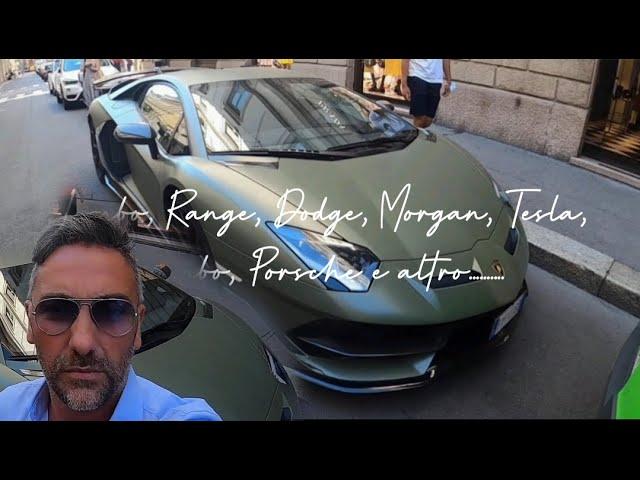 Giro a Milano in Via Montenapoleone - Lamborghini verde opaca