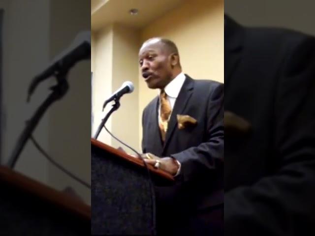 Joe Frazier Amuses an Audience of Journalists with a Memory from his First Fight with Muhammad Ali