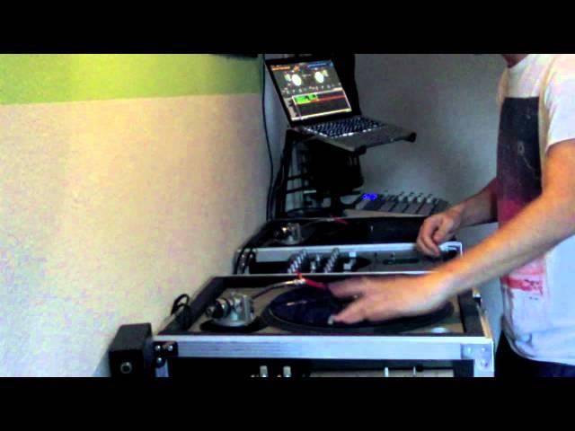 Dj Three-D Akai Mpd24 Scratch Live practicing HQ