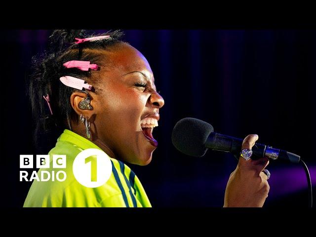 Rachel Chinouriri - Starburster (Fontaines D.C. cover) in the Radio 1 Live Lounge