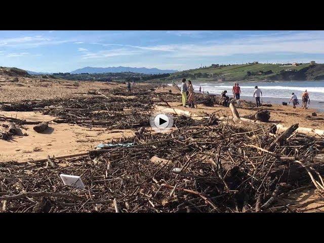 Así encontramos ayer la playa de Liencres