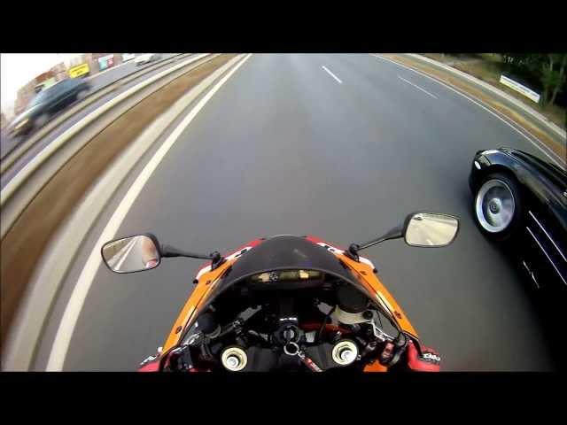 McLaren SLR vs. CBR 1000RR Repsol