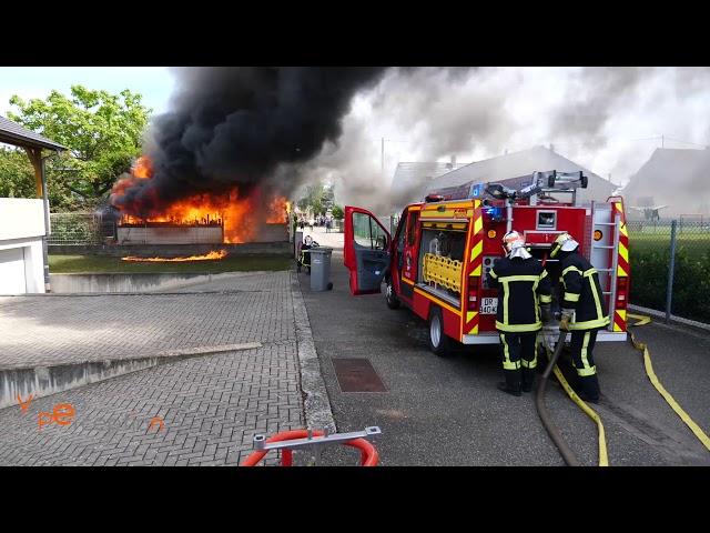 Feu de cabane de jardin à Vogelgrun