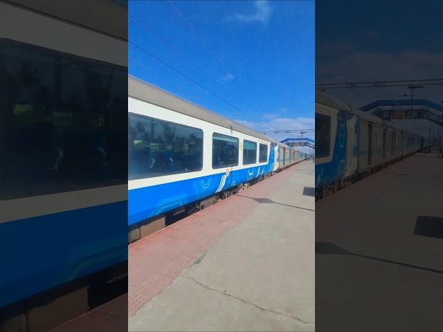 Shatabdi Express Vs Vandebharat Express Which Is Best? #shortvideos #viralvideos