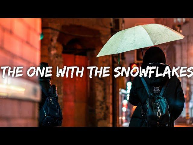 I Belong To The Zoo - The One With The Snowflakes (Lyrics)