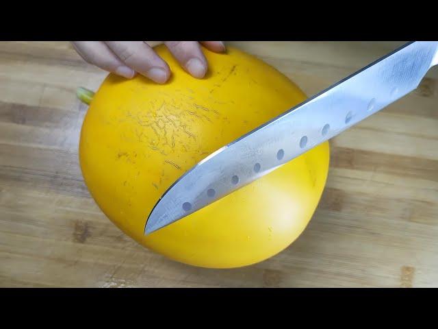 Tips for cutting cantaloupe, no dirty hands and no juices