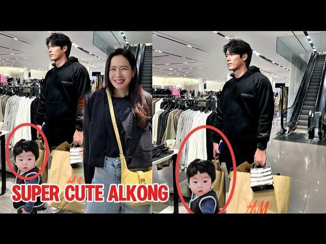 Cute Alkong Holding Son YeJin's Cute Pouch during their Shopping! (Binjin laugh)