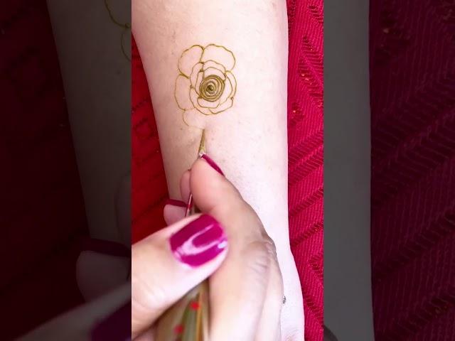 3D Rose बनाना सीखो  #shorts #shortsvideo #01trending #mehndi #Mehndidesigns #henna #rosemehndi