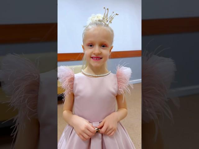 Оливия на школьном балу  #детство #начальнаяшкола #дочка #школа #бал #детскийпраздник #сказочно