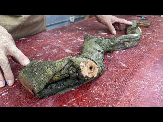 Talented Woodworking Carpenter // Use Oddly Curved Tree Branches To Create A Highlight For The Table