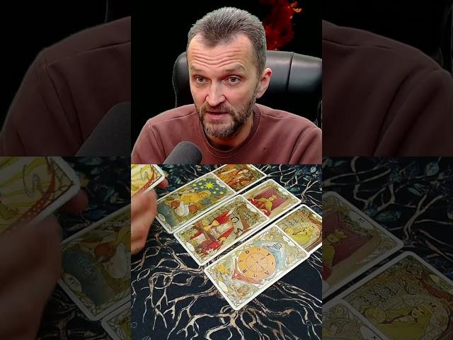 Что ОН ЗАДУМАЛ!?Что У НЕГО НА УМЕ?!расклад тарогадание онлайн #shorts #таро
