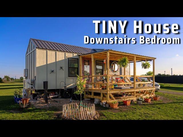 Retired Couple DOWNSIZES into Tiny House for a Simple Life