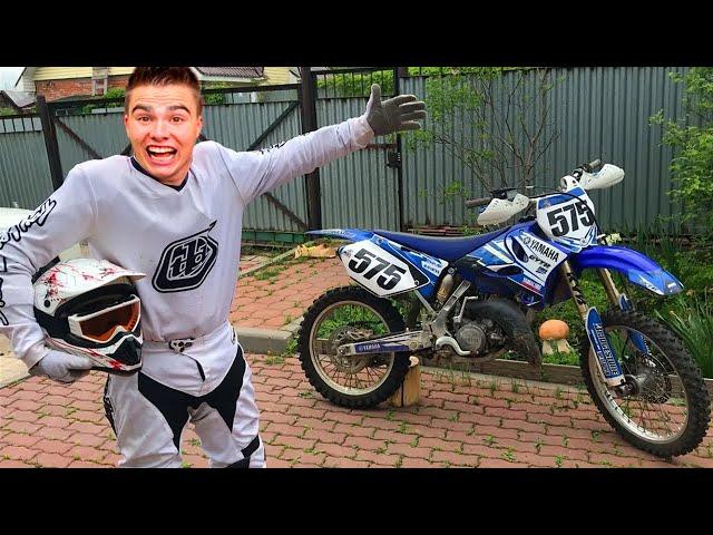 Biker Red Man Started Race Motocross on Motorcycle Yamaha w/ Funny Motorcyclist