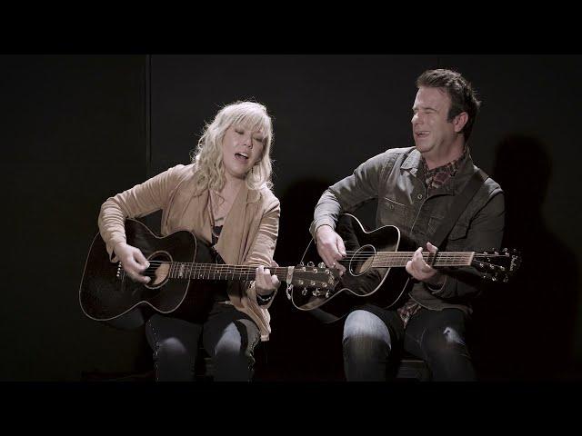 Felicity Urquhart & Josh Cunningham - Flying [live & acoustic]
