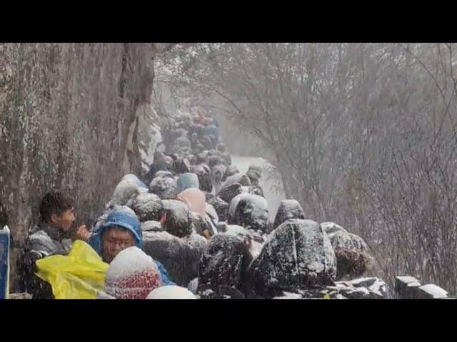 China city lost in frozen ice age! Snowstorm continues to strikes Shaanxi