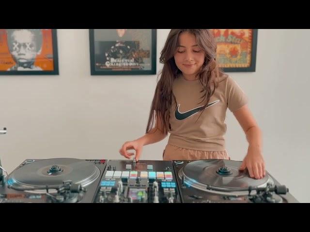 FREESTYLE SCRATCHING BY 11 YEAR-OLD DJ MICHELLE