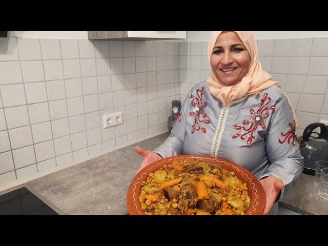 Couscous mit Rindfleisch und Gemüse الكسكس باللحم البقري والخضروات ،