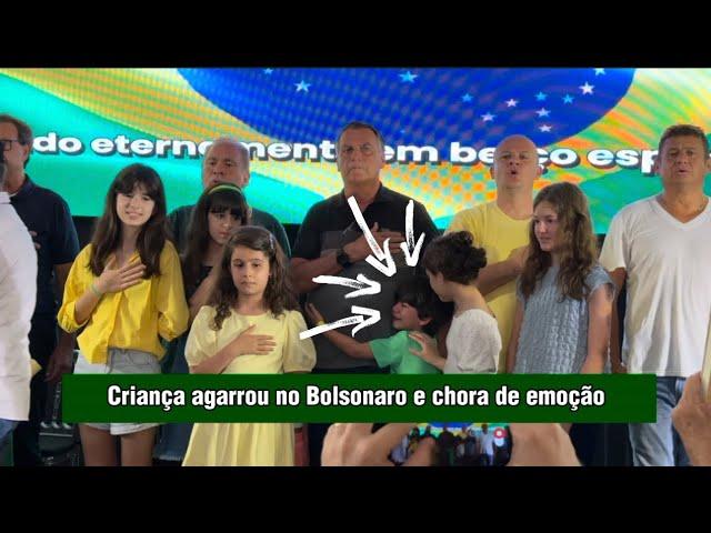 Criança agarrou no Bolsonaro e viraliza na web