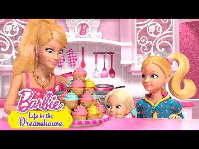 Cupcakes para dar e vender  | Barbie Life In The Dreamhouse | Desenho da Barbie Em Português