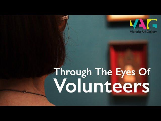 Discover paintings with volunteers ️