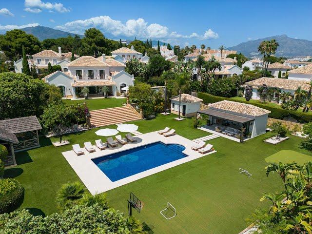 Stunning Mediterranean Villa with Chic Interior and Prime Amenities for Sale in El Paraiso, Estepona