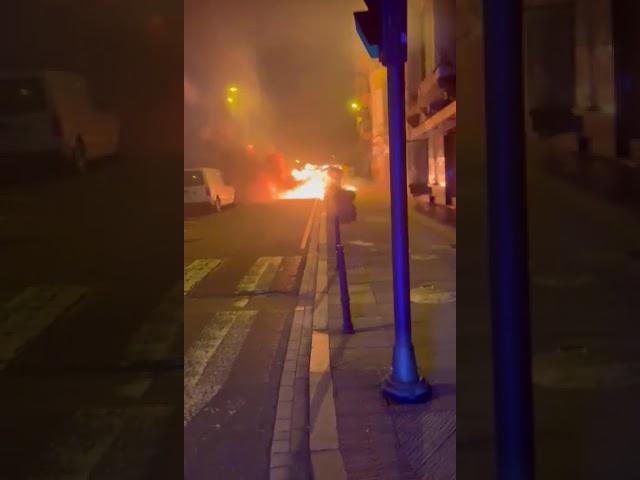 Más imágenes del incendio en la calle Juntas Generales de Barakaldo