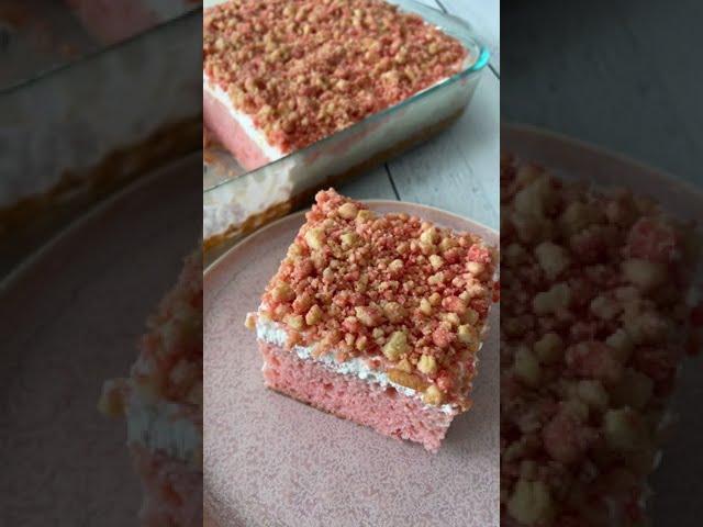 STRAWBERRY CRUNCH TRES LECHES CAKE #shorts