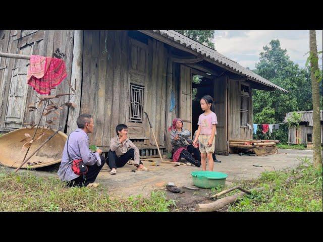 FULL VIDEO: Poor girl. cook, take care of chickens, invite strangers to eat