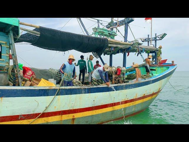 Nelayan Tradisional Rembang Berangkat Melaut Untuk Mencari Ikan - Nelayan Story