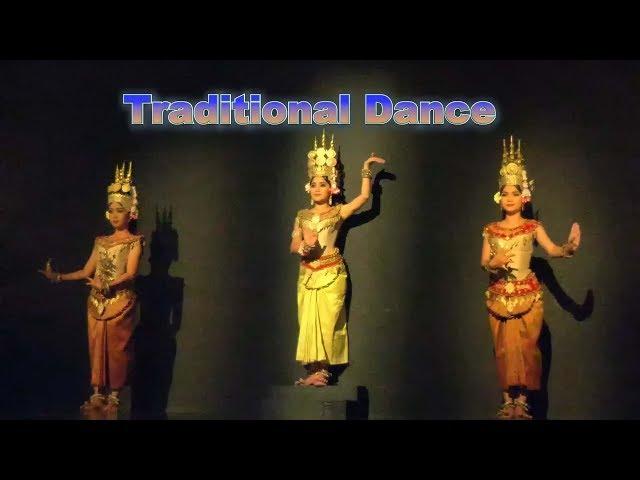 Phnom Penh - Traditional Dance - Cambodia -  8/18