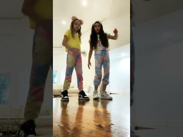 Nastya and Evelyn - best friends dance