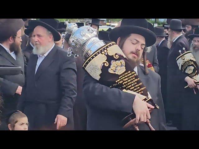 Hachnasos Sefer Torah (Vishnitz) in Stamford Hill, London July 2024.