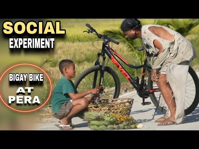 BIGAY PERA AT BIKE "SOCIAL EXPERIMENT" | Grabe iyak ng bata sa natanggap niya