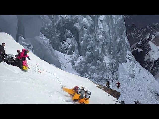 K2 Bottleneck - Fàtal Climbing & Rescue. (The Summit)